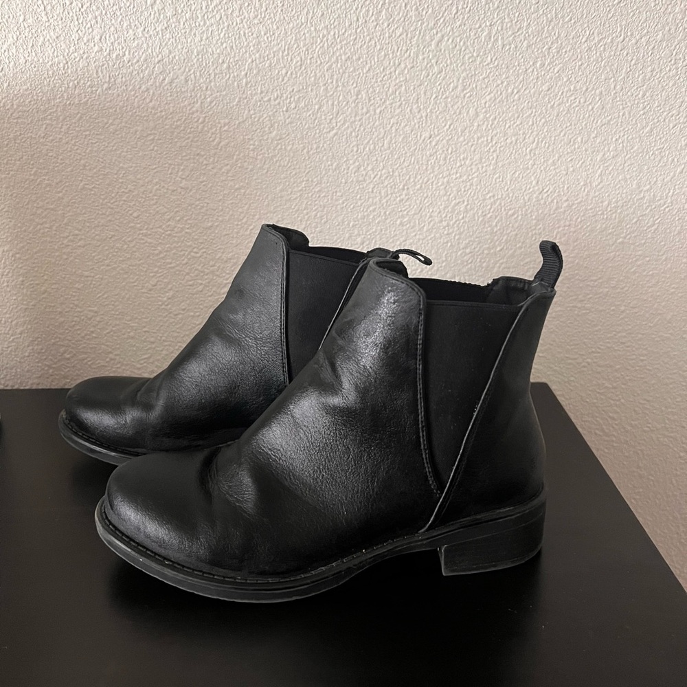 Black booties size 6